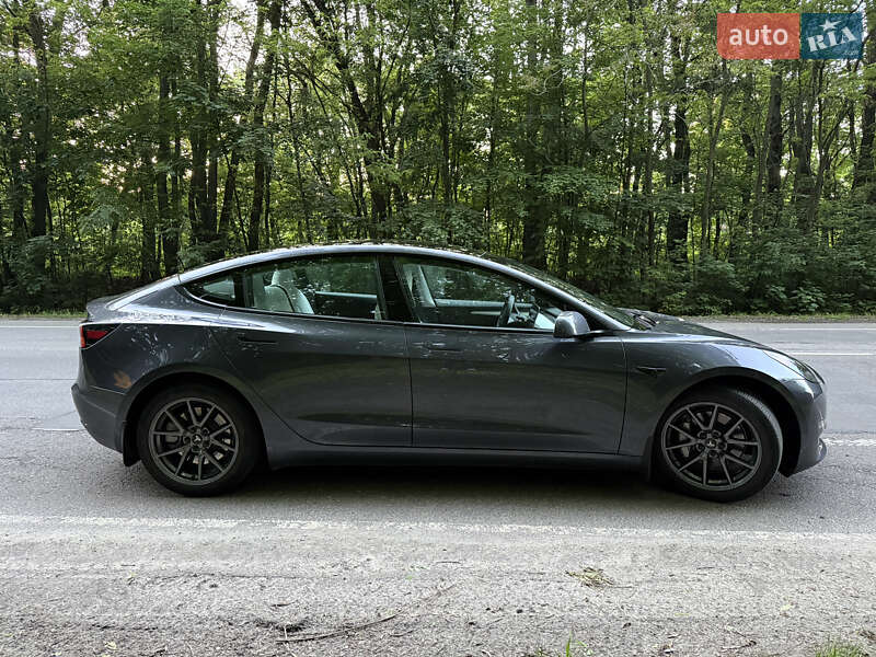 Седан Tesla Model 3 2023 в Полтаві