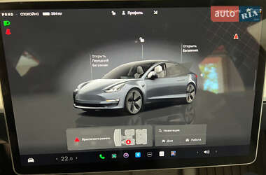 Седан Tesla Model 3 2023 в 
