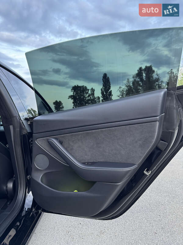Седан Tesla Model 3 2021 в Днепре