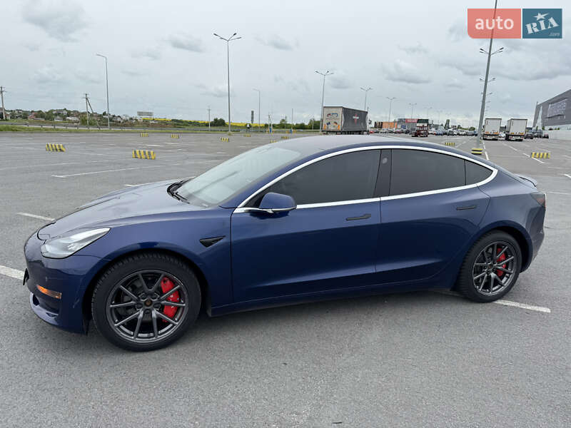 Седан Tesla Model 3 2018 в Львове