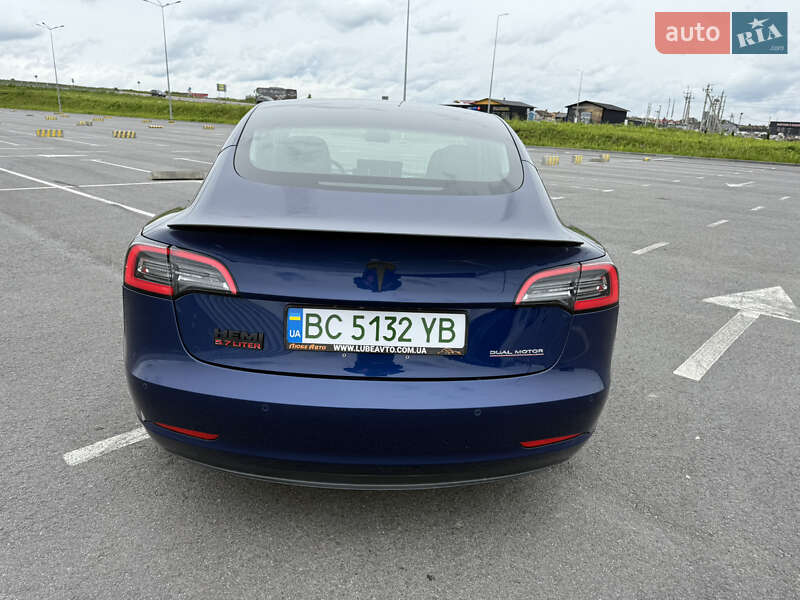 Седан Tesla Model 3 2018 в Львове