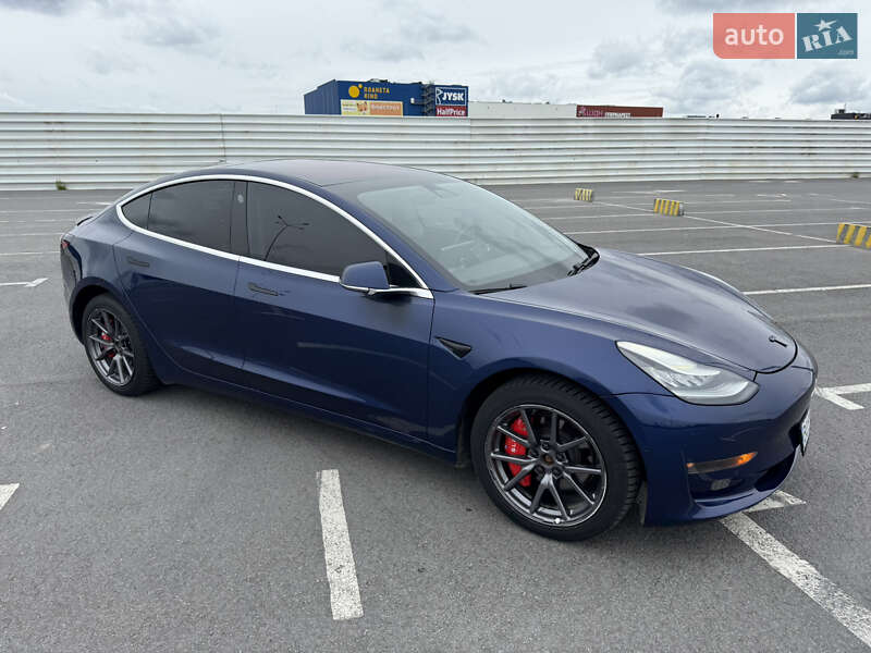 Седан Tesla Model 3 2018 в Львове