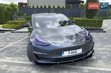 Седан Tesla Model 3 2020 в 