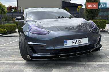 Седан Tesla Model 3 2020 в 
