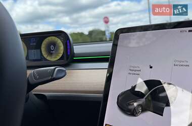 Седан Tesla Model 3 2020 в 