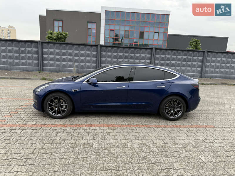 Седан Tesla Model 3 2019 в Киеве