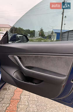 Седан Tesla Model 3 2019 в 