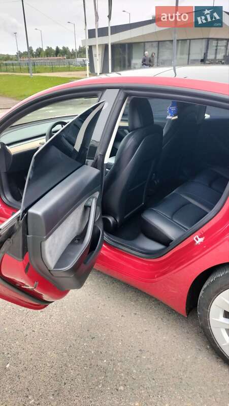 Седан Tesla Model 3 2022 в Львове