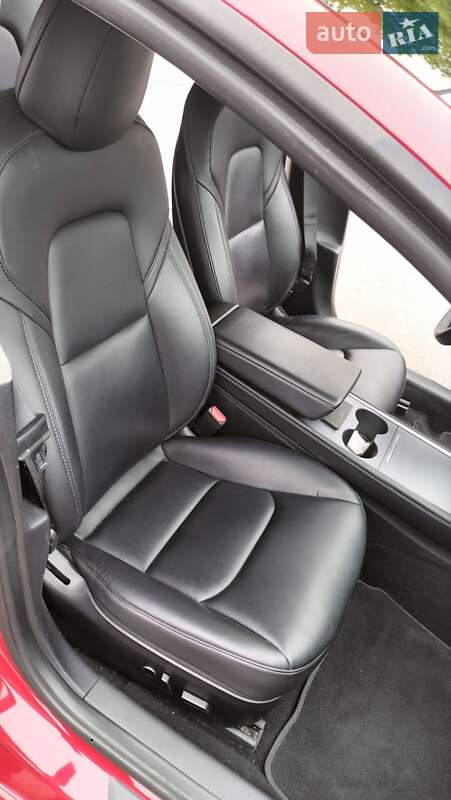 Седан Tesla Model 3 2022 в Львове