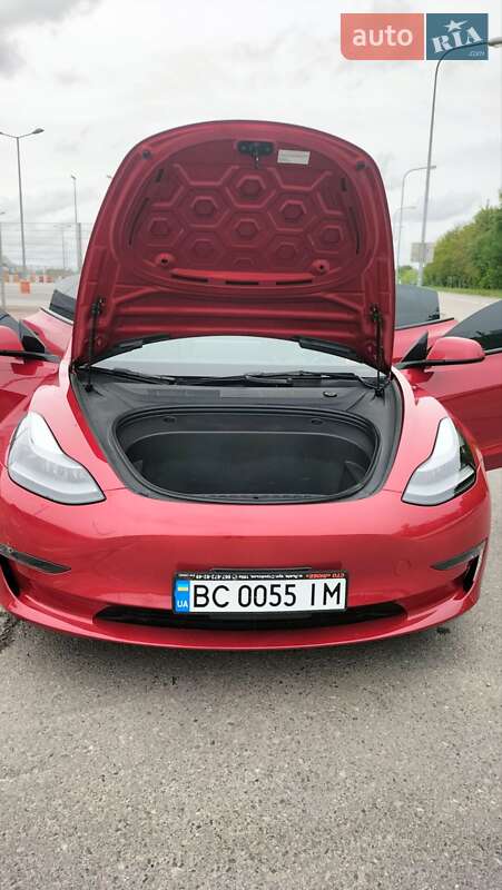 Седан Tesla Model 3 2022 в Львове