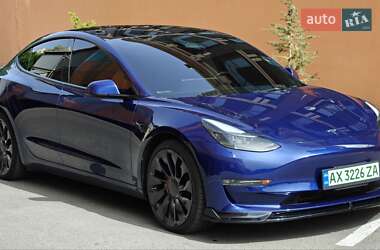 Седан Tesla Model 3 2023 в 