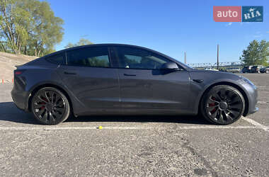 Седан Tesla Model 3 2023 в 