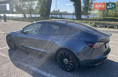 Седан Tesla Model 3 2023 в 