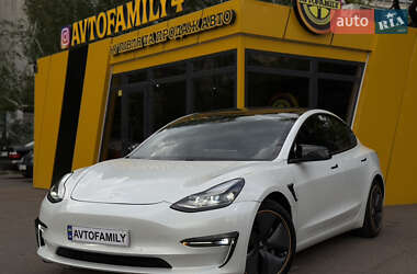 Седан Tesla Model 3 2021 в Киеве