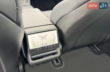 Седан Tesla Model 3 2024 в 