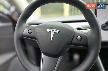 Седан Tesla Model 3 2020 в 