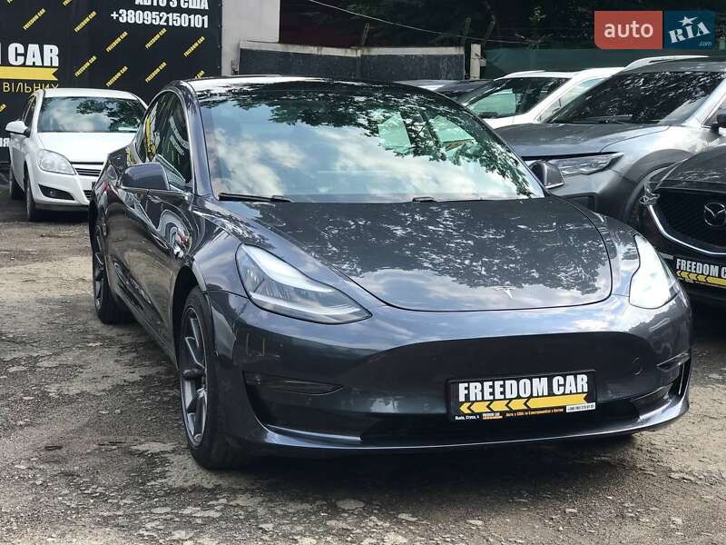 Tesla Model 3 2020