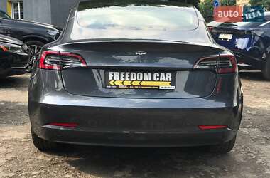 Седан Tesla Model 3 2020 в 