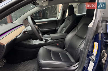 Седан Tesla Model 3 2021 в 
