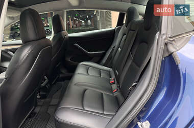 Седан Tesla Model 3 2021 в 