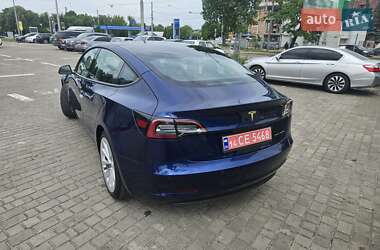 Седан Tesla Model 3 2022 в 