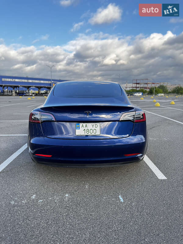 Седан Tesla Model 3 2022 в Киеве
