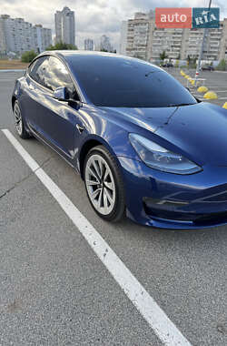 Седан Tesla Model 3 2022 в 