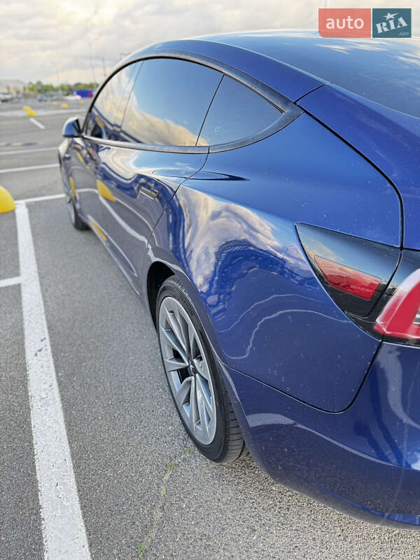 Седан Tesla Model 3 2022 в Киеве