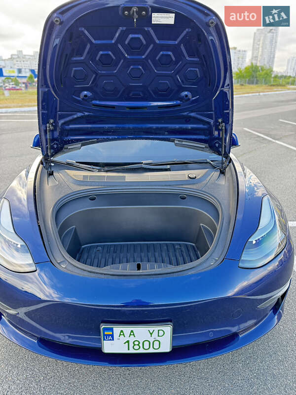 Седан Tesla Model 3 2022 в Киеве