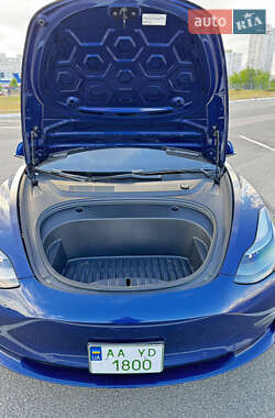Седан Tesla Model 3 2022 в 