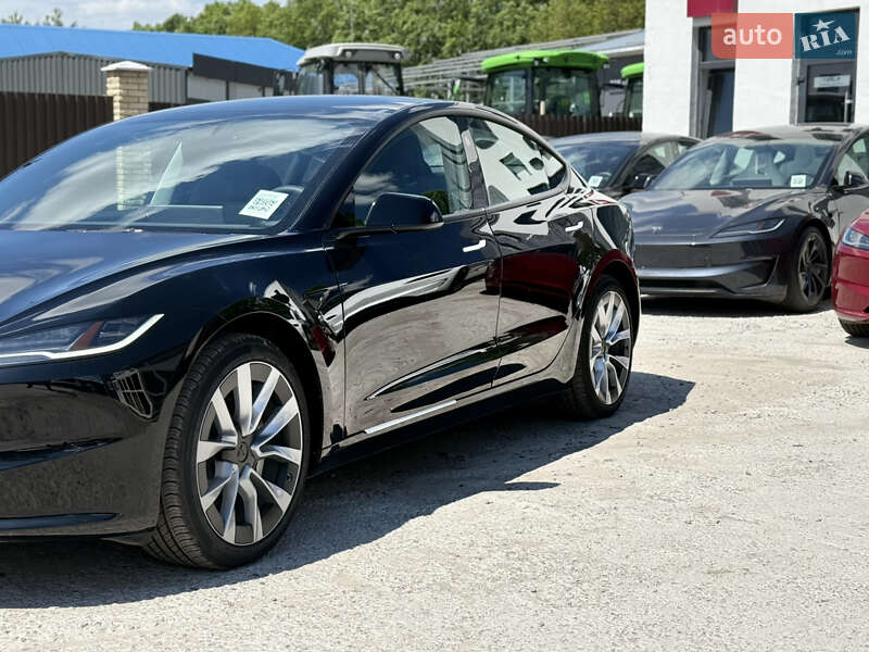 Седан Tesla Model 3 2024 в Вінниці