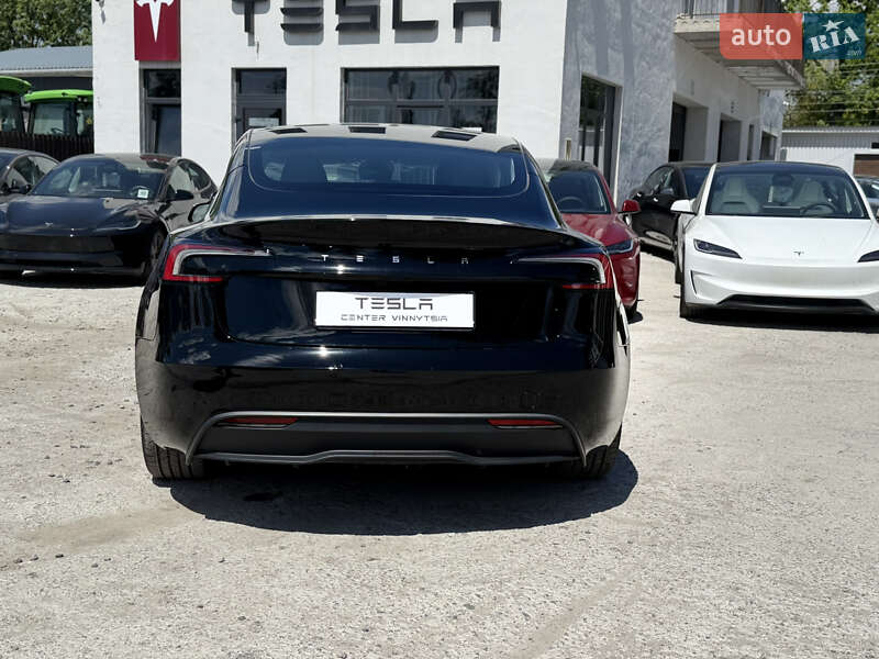 Седан Tesla Model 3 2024 в Вінниці
