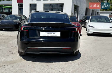 Седан Tesla Model 3 2024 в 