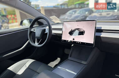 Седан Tesla Model 3 2024 в 