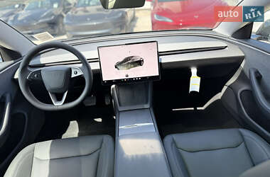 Седан Tesla Model 3 2024 в 