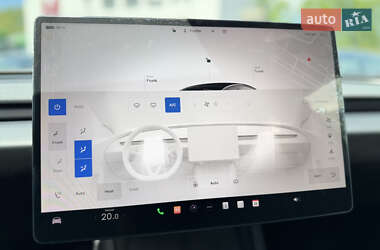Седан Tesla Model 3 2024 в 