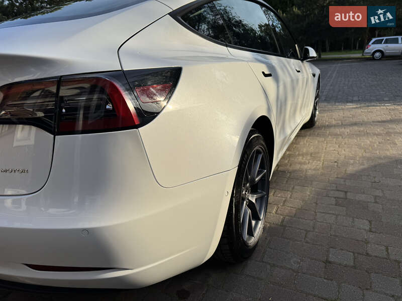 Седан Tesla Model 3 2022 в Львові