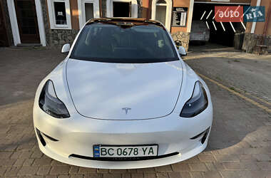 Седан Tesla Model 3 2022 в 