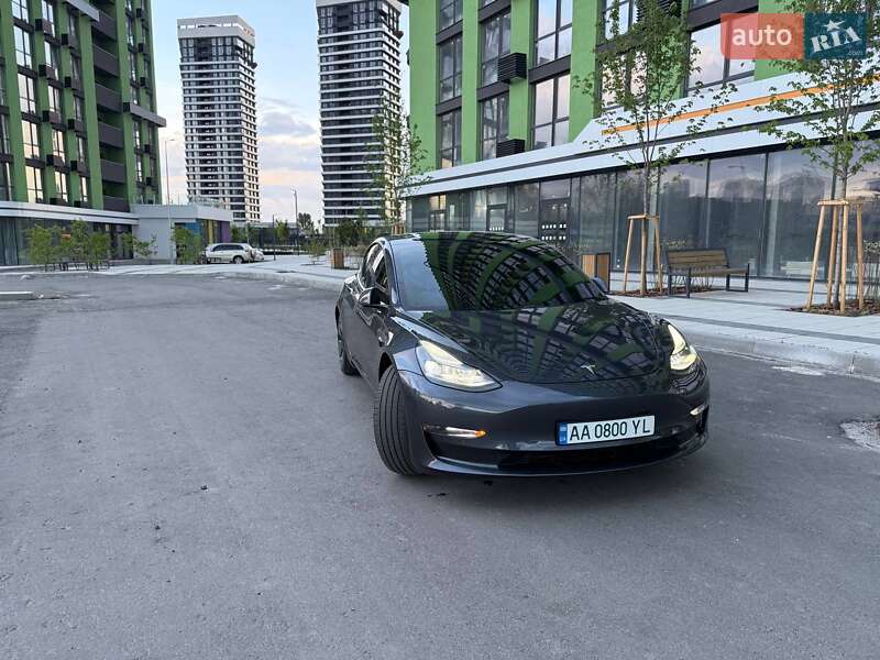 Седан Tesla Model 3 2021 в Киеве