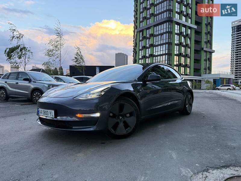 Седан Tesla Model 3 2021 в Киеве