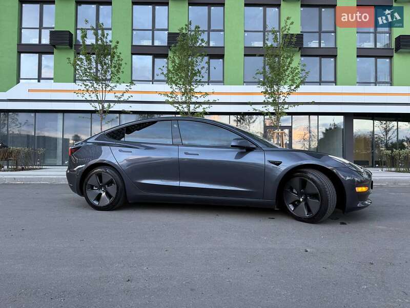 Седан Tesla Model 3 2021 в Киеве