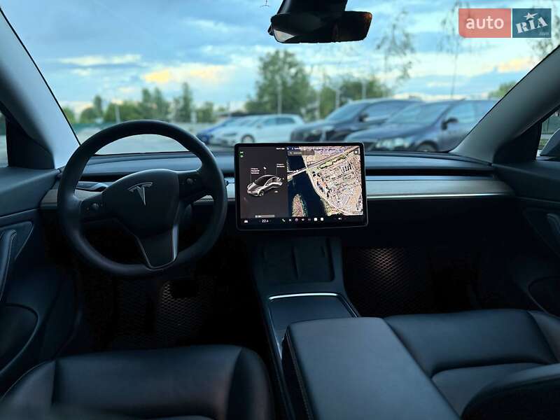Седан Tesla Model 3 2021 в Киеве