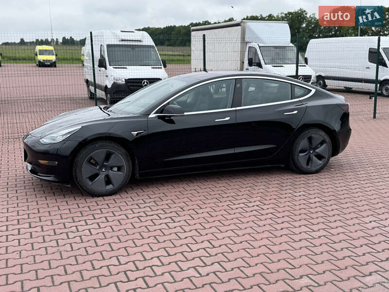 Седан Tesla Model 3 2018 в Ровно