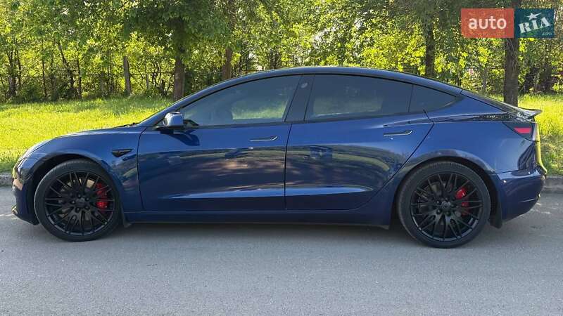 Седан Tesla Model 3 2022 в Кривому Розі