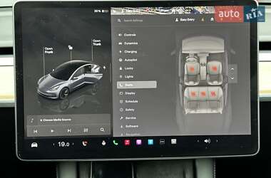 Седан Tesla Model 3 2022 в 