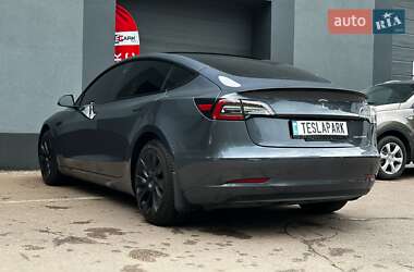 Седан Tesla Model 3 2022 в 