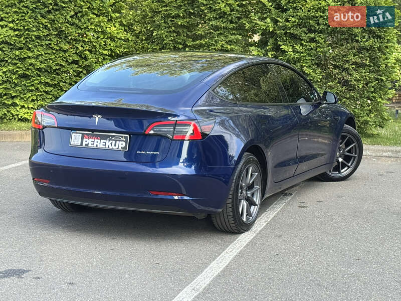 Седан Tesla Model 3 2022 в Киеве
