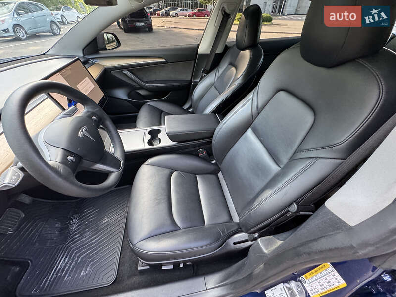 Седан Tesla Model 3 2022 в Киеве
