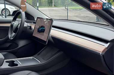 Седан Tesla Model 3 2022 в 