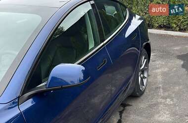 Седан Tesla Model 3 2022 в 